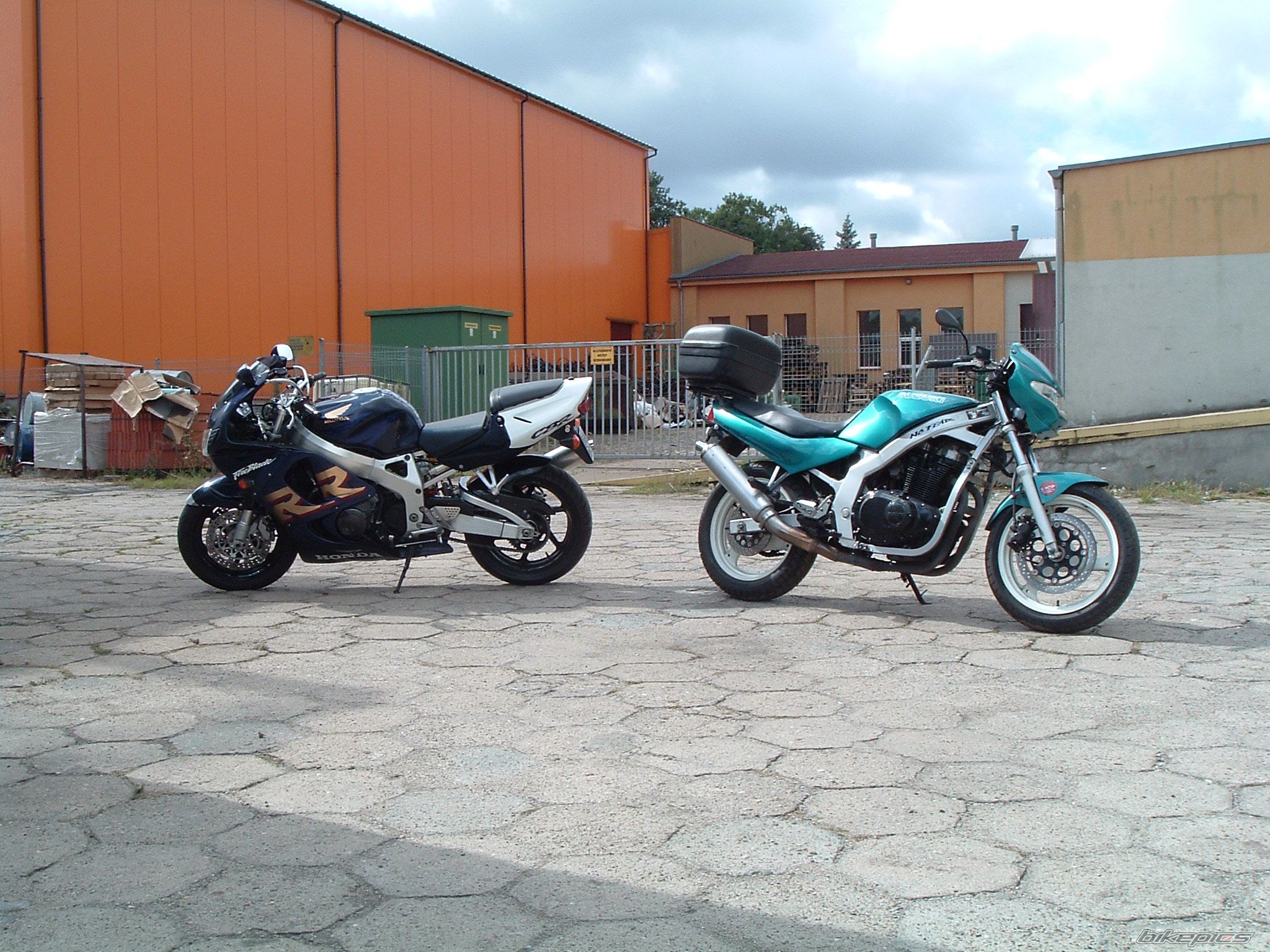 Photo 1072217