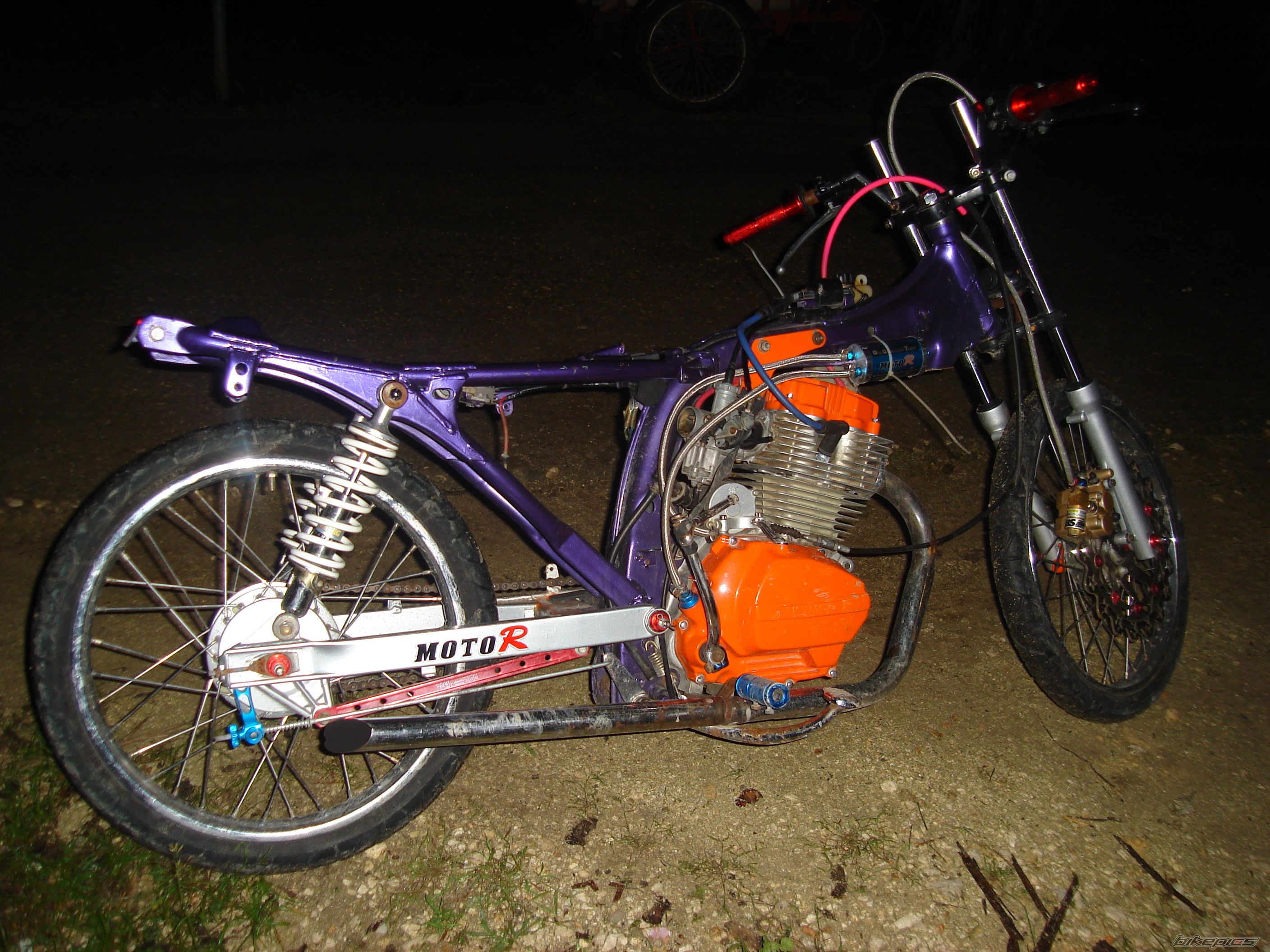 Photo 1077209