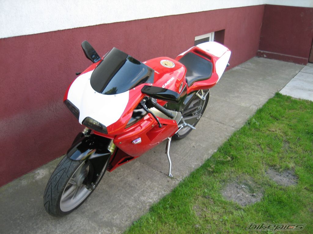 Photo 1384836