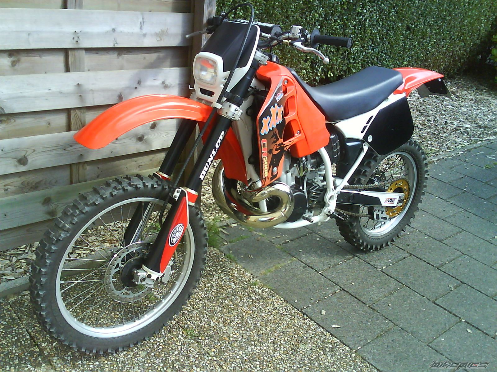 Photo 1386184