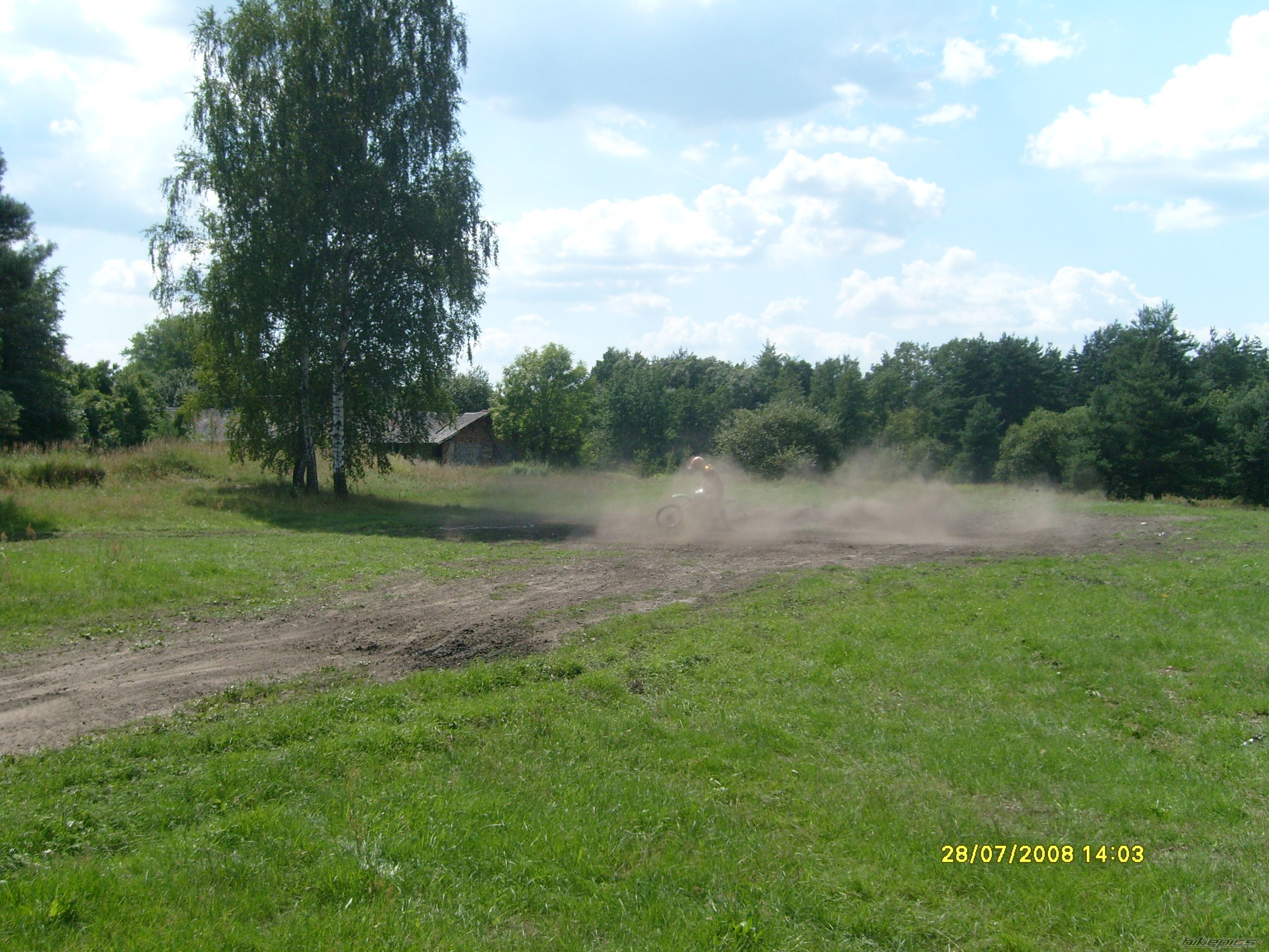 Photo 1393681