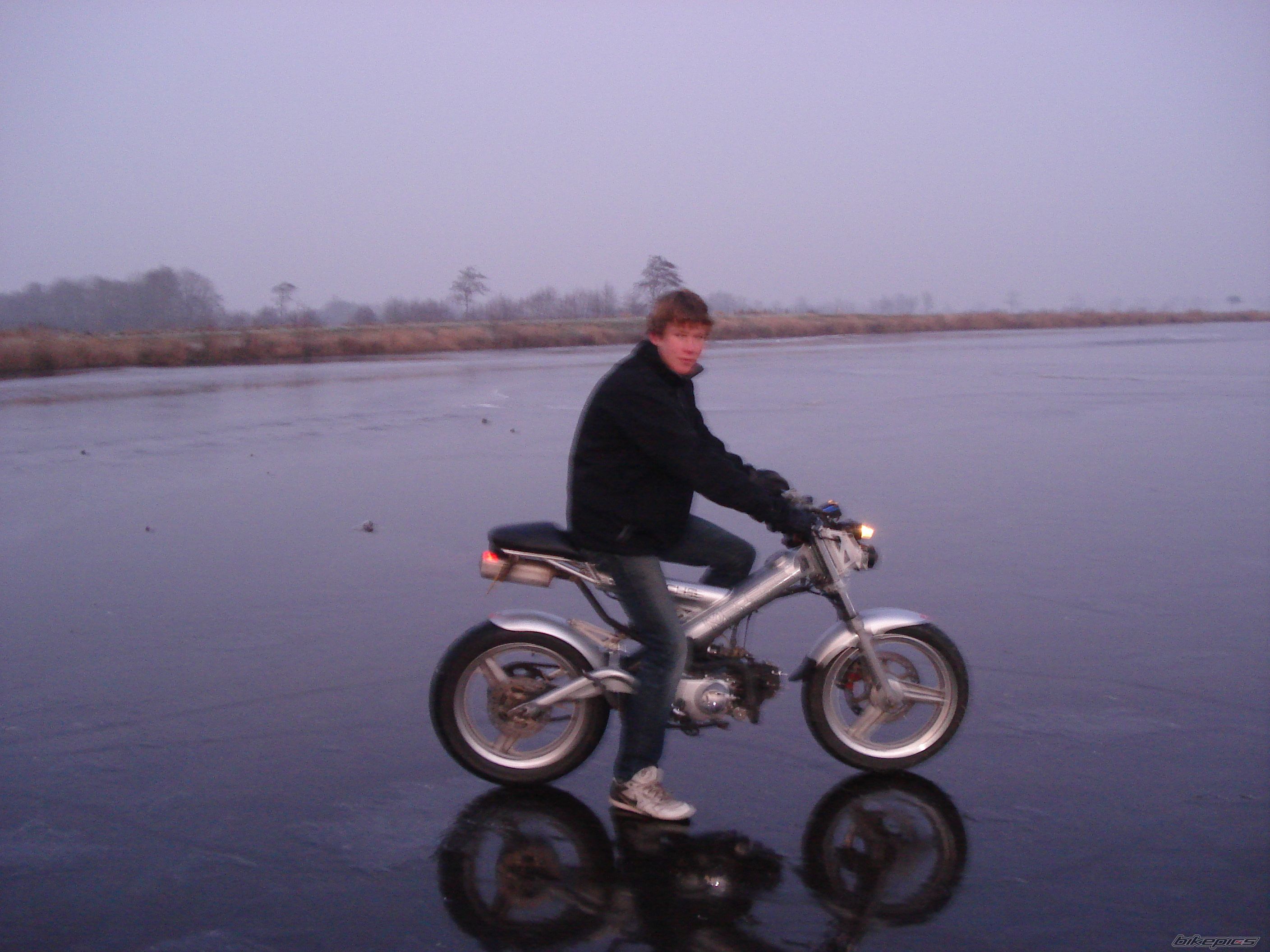 Photo 1525106