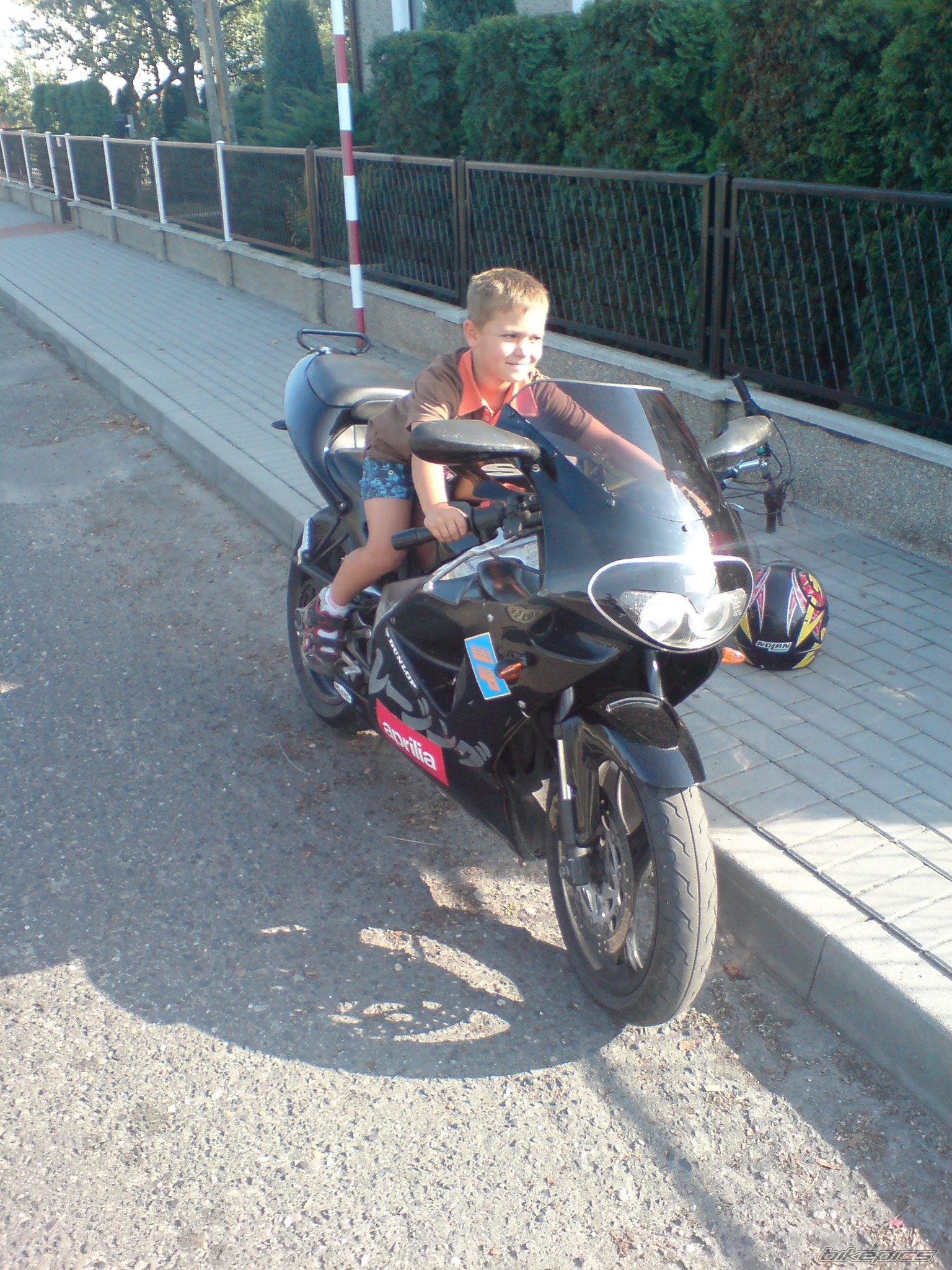Photo 1527830