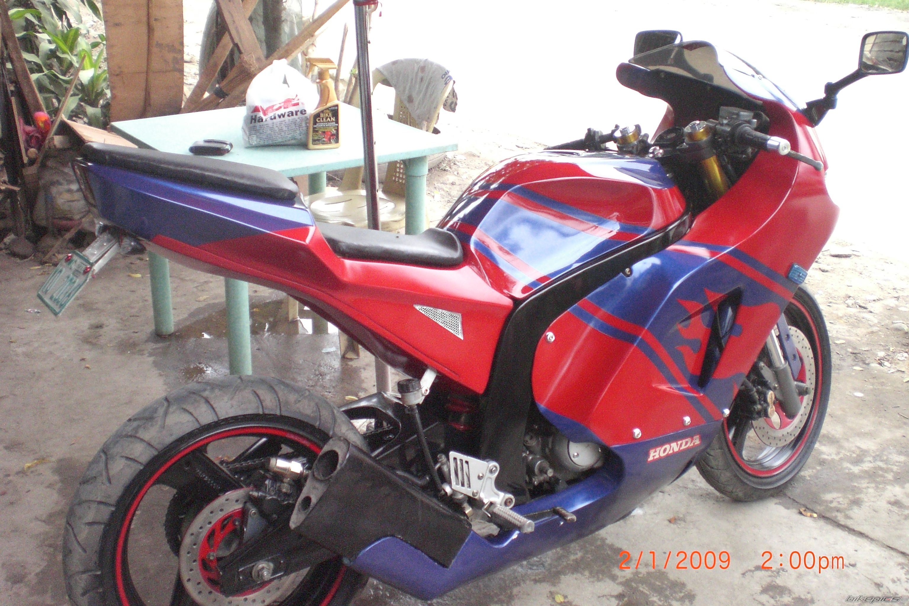 Photo 1528358