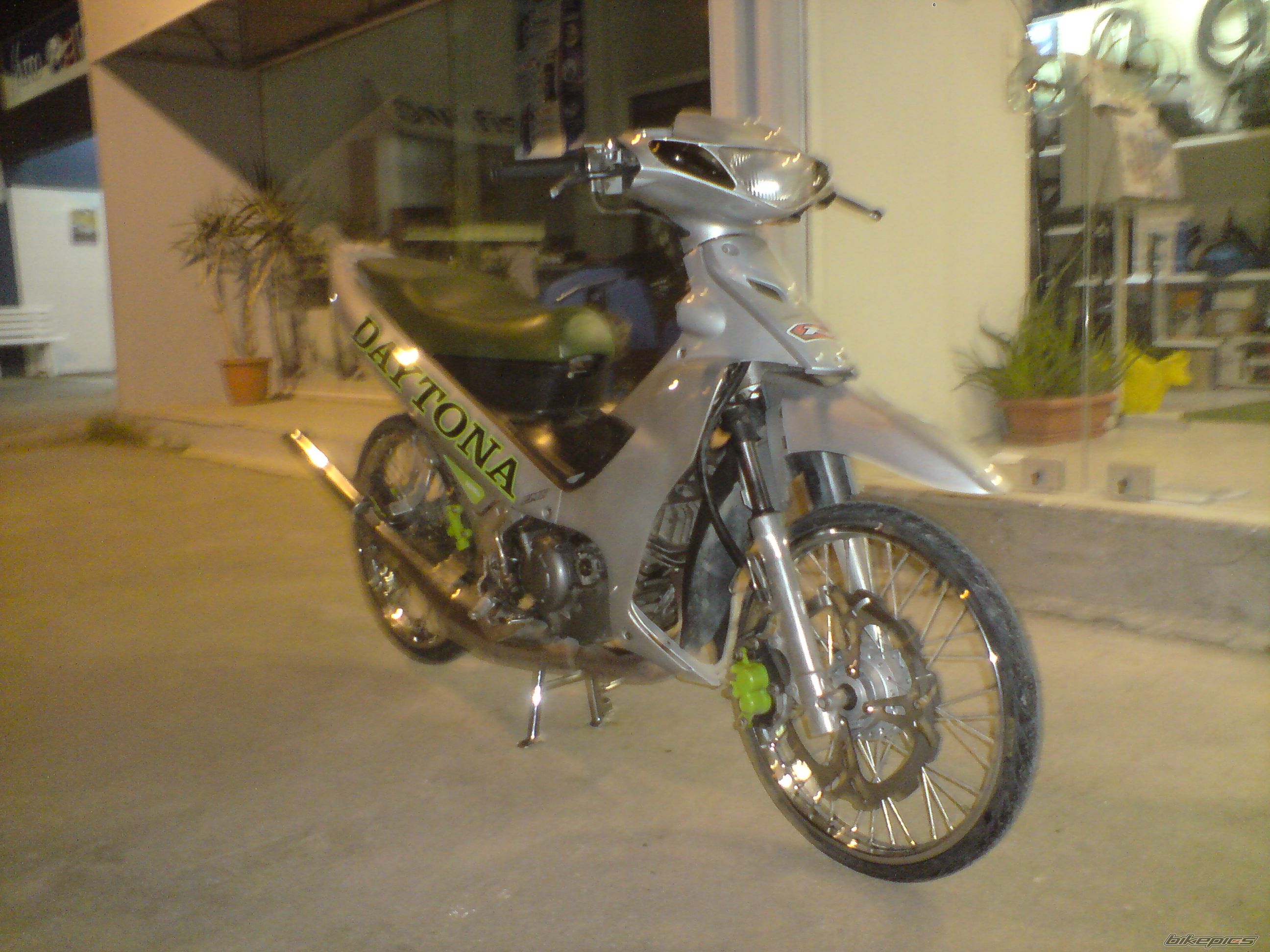 Photo 1591686