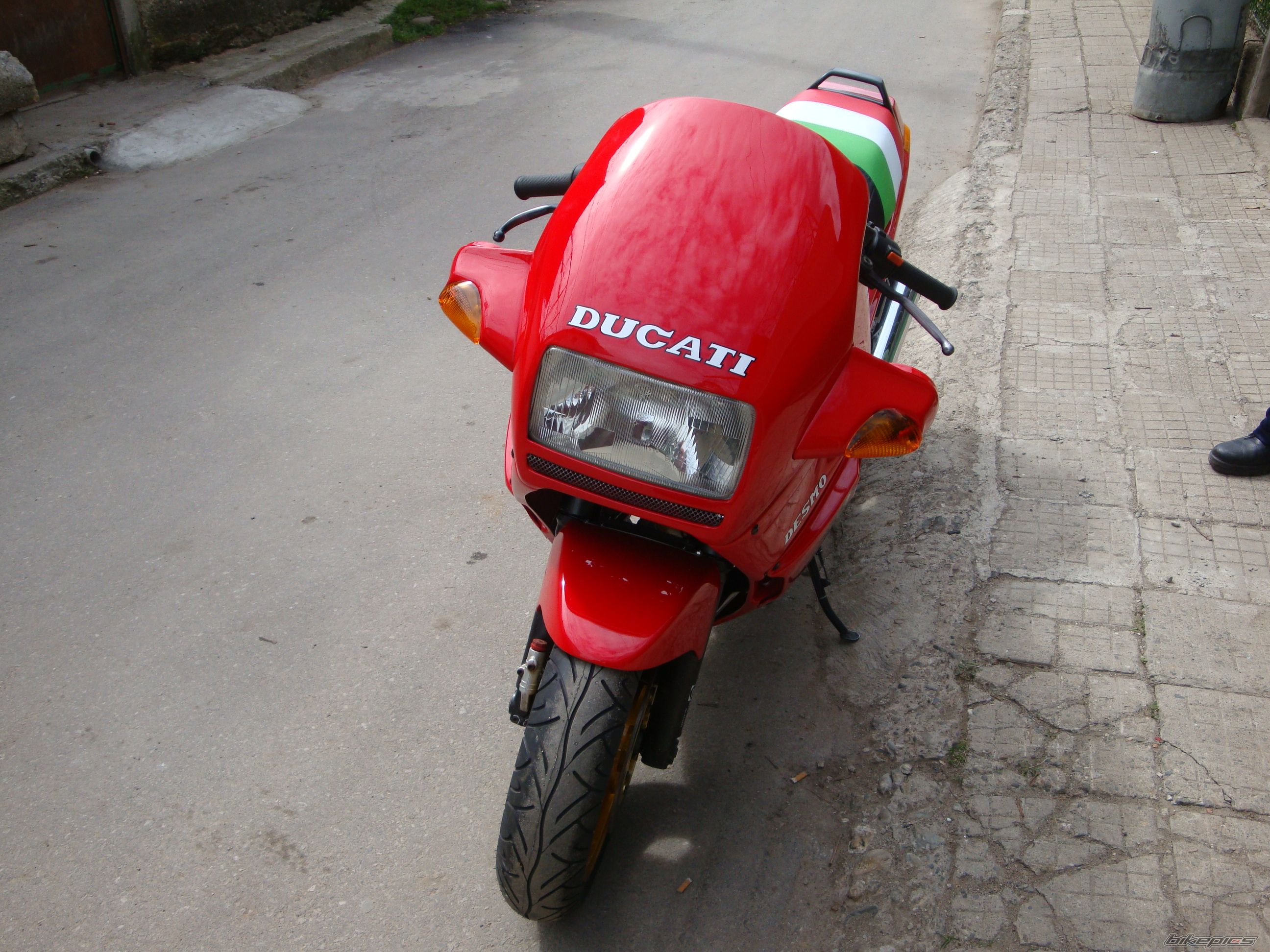 Photo 1617744