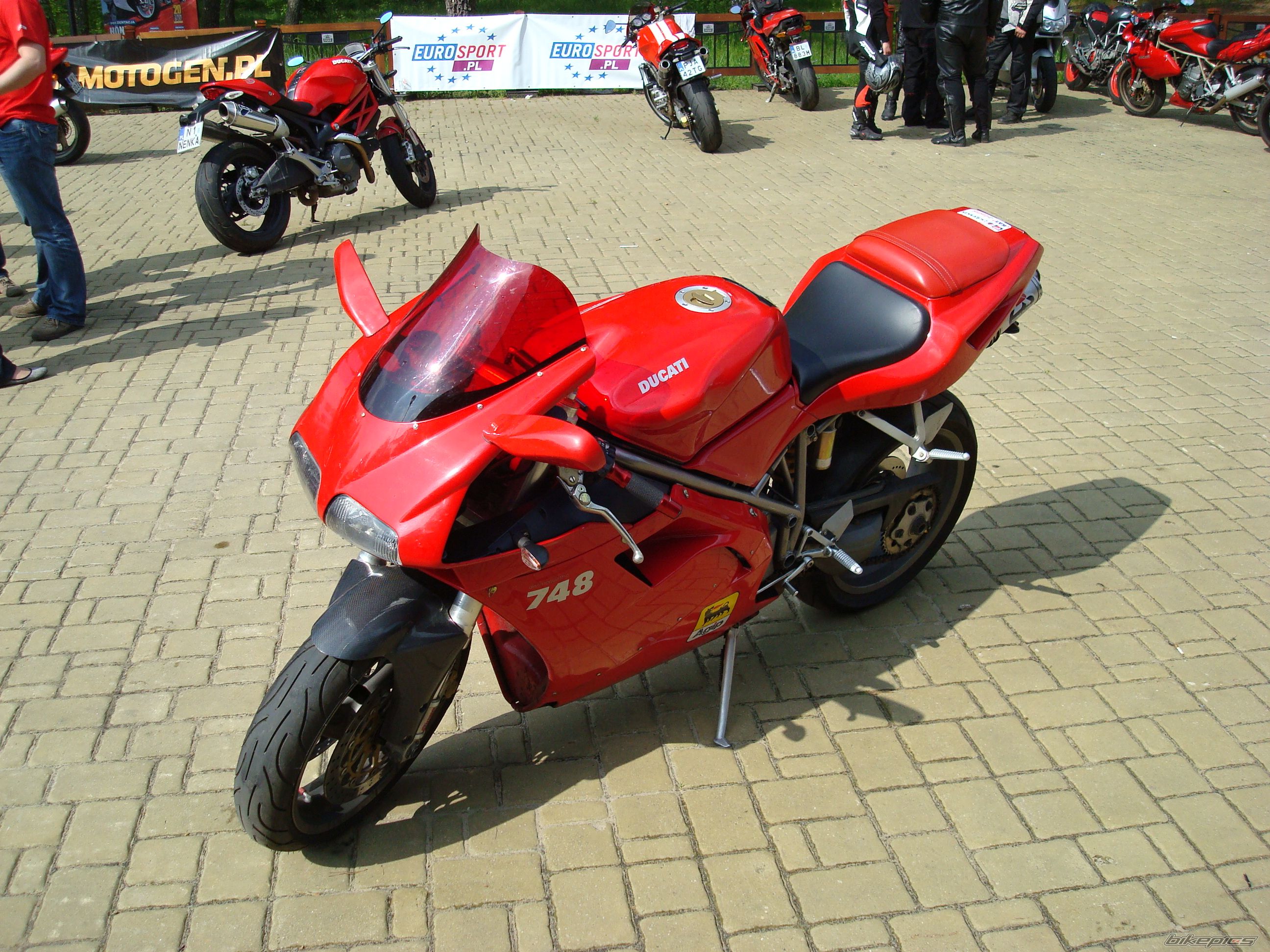 Photo 1987456
