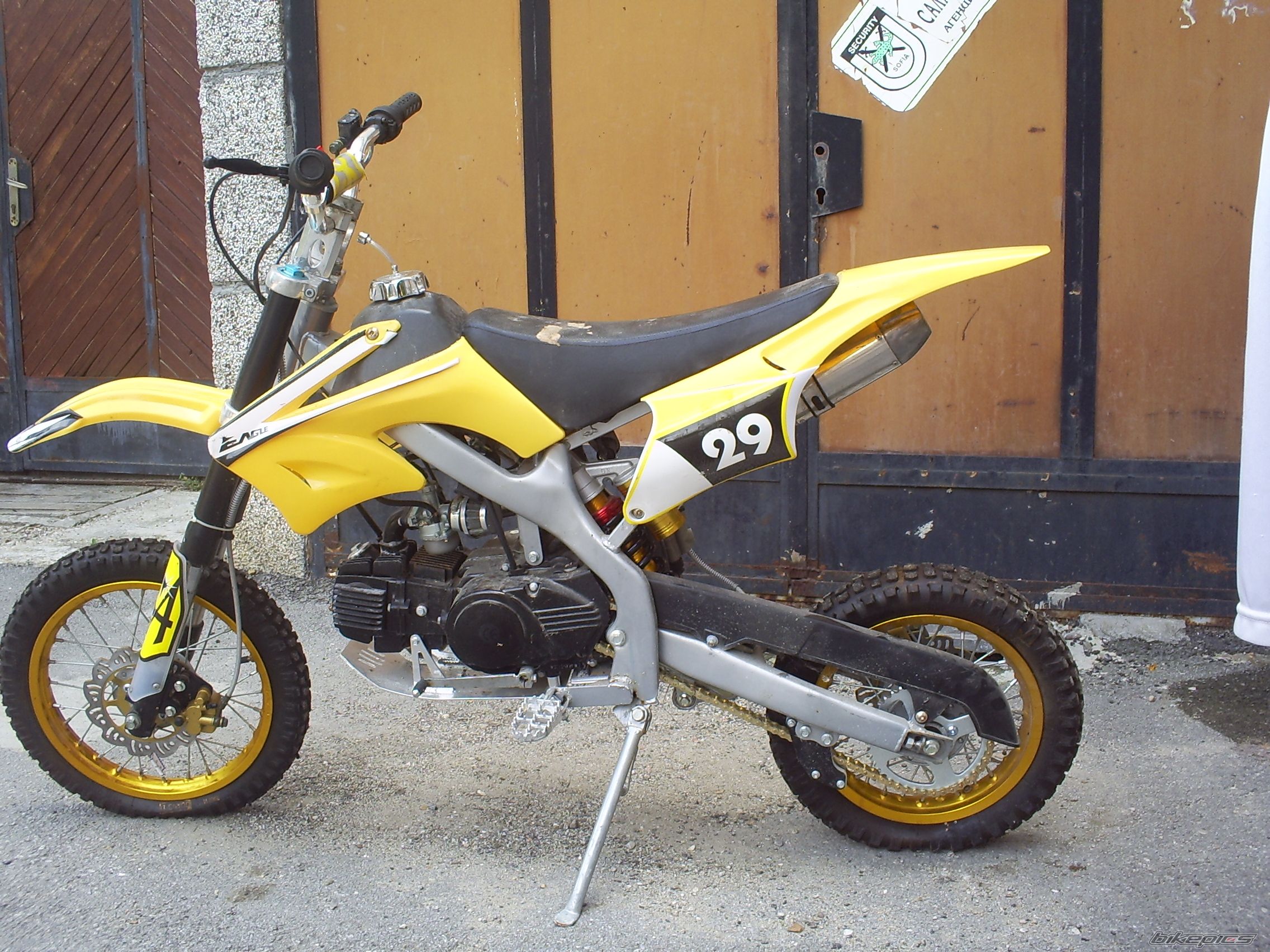 Photo 2051249