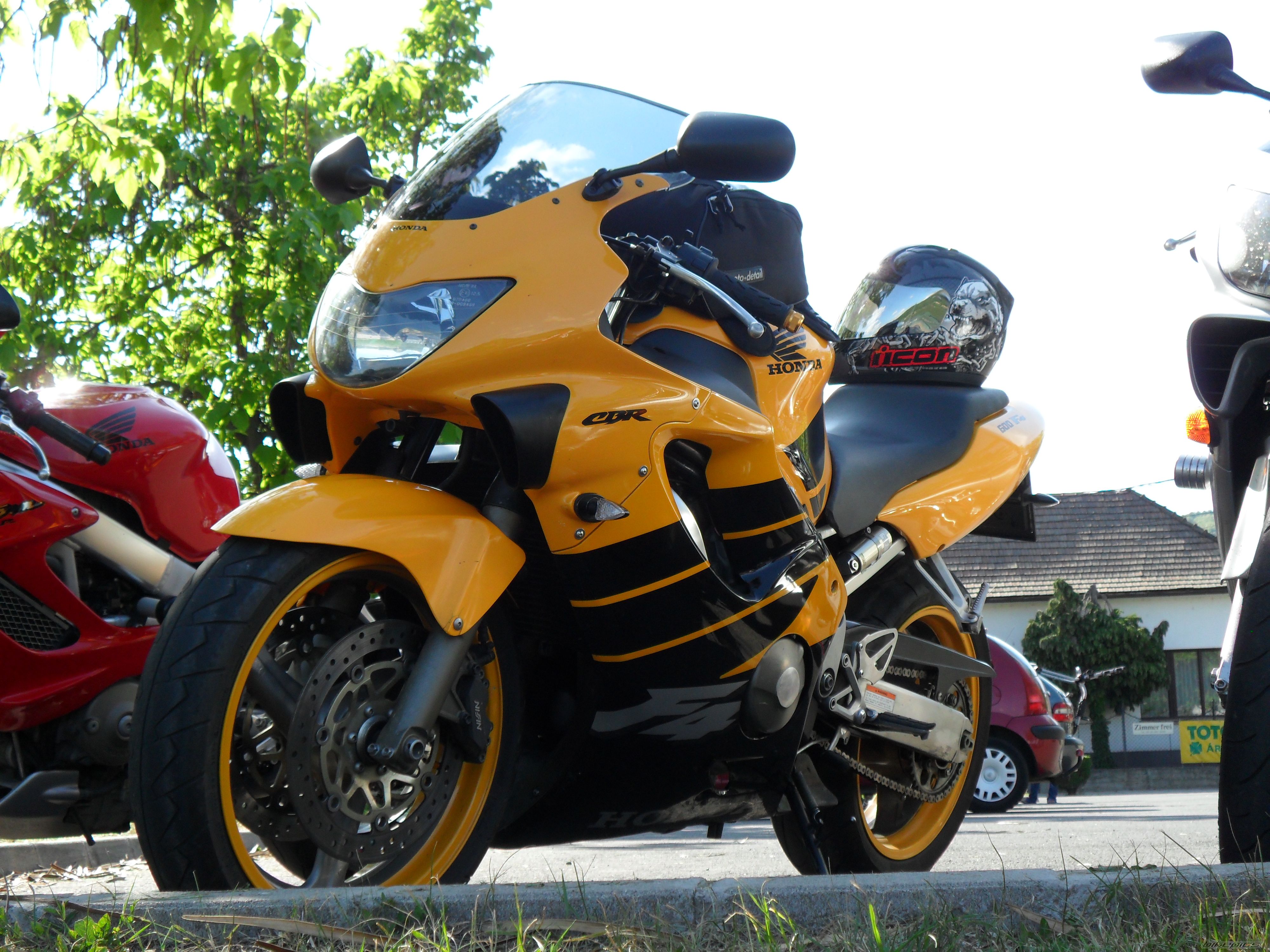 Photo 2403946